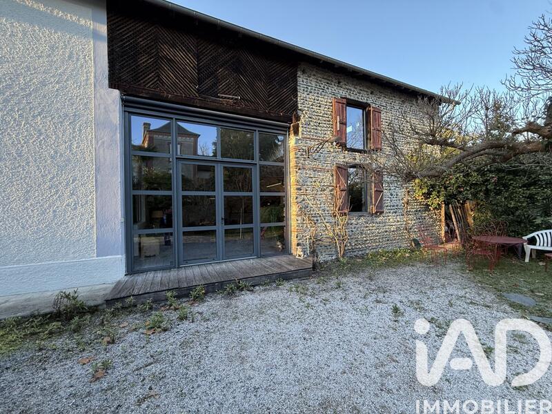 Maison - 228 m² - 7 pièces