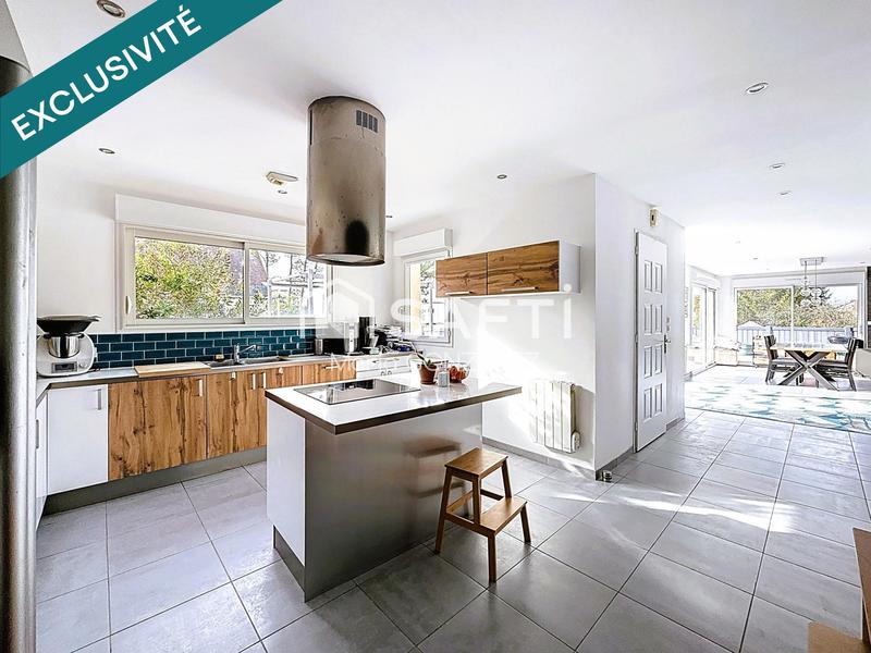 Maison - 217 m² - 8 pièces