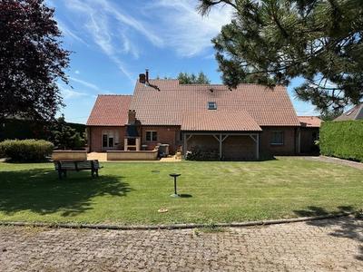 Propriété - 215 m² - 7 pièces