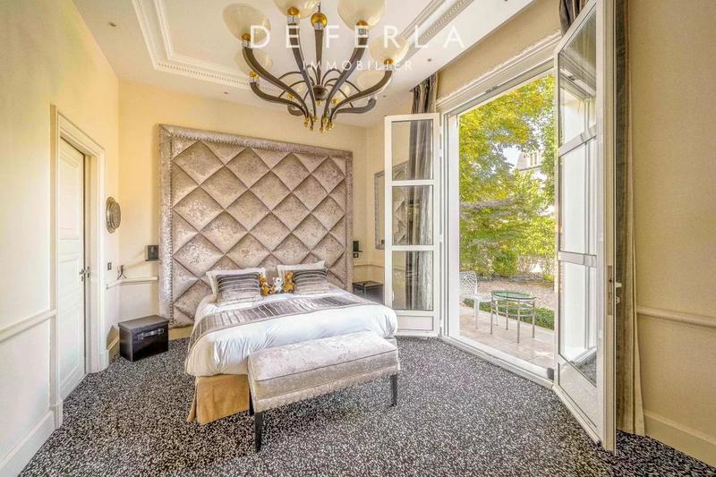 Maison - 520 m² - 10 pièces