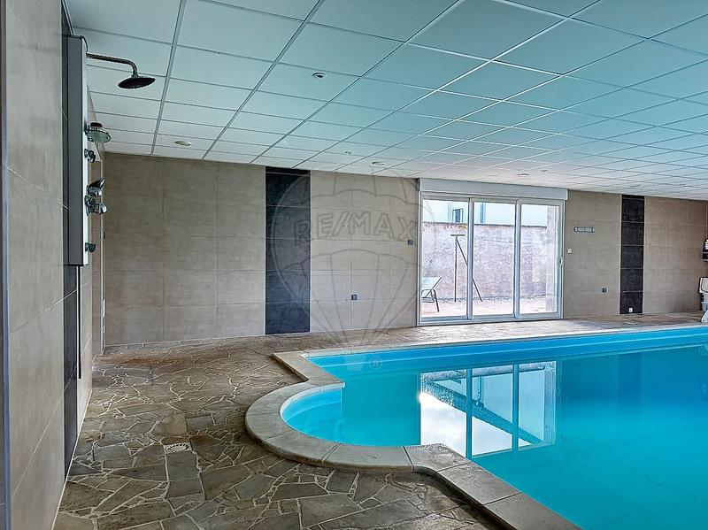 Pavillon - 225 m² - 9 pièces