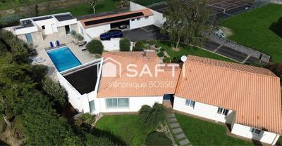 Villa - 236 m² - 8 pièces