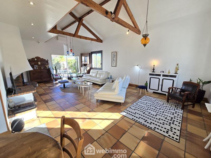 Maison - 221 m² - 5 pièces