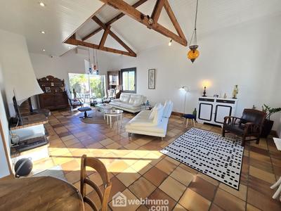 Maison - 221 m² - 5 pièces