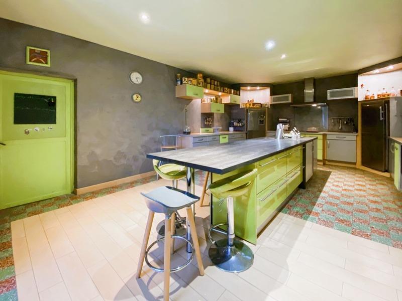 Maison - 220 m² - 7 pièces