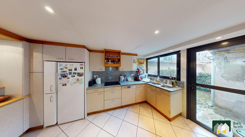 Maison - 247 m² - 8 pièces