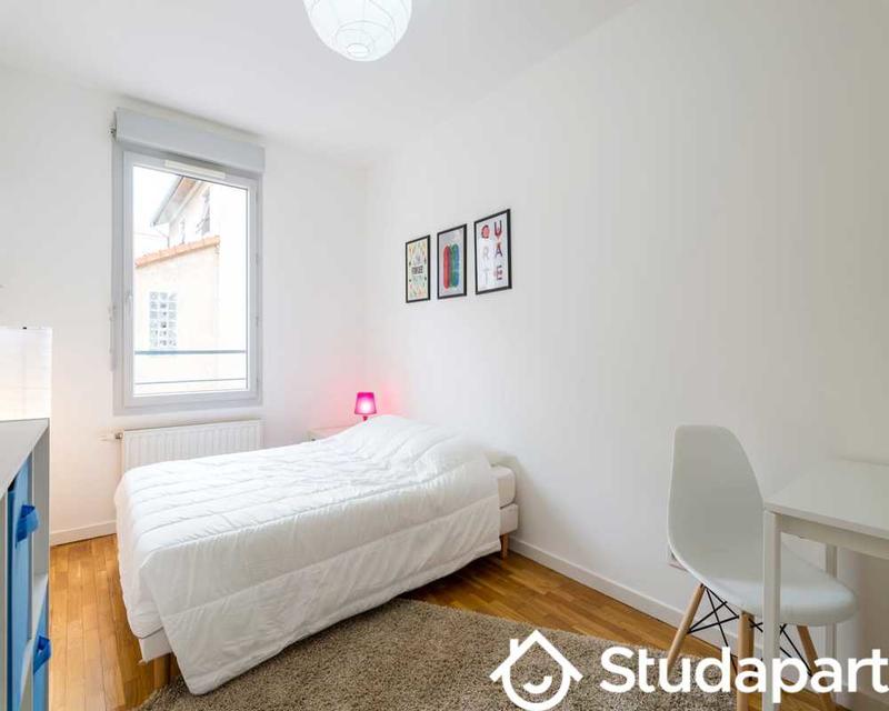 Chambre - 100 m² - 1 pièce