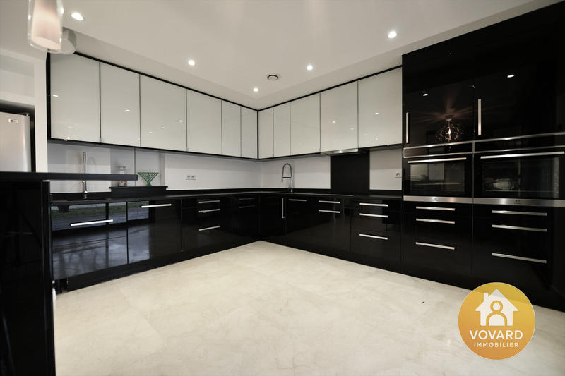 Maison - 172 m² - 8 pièces