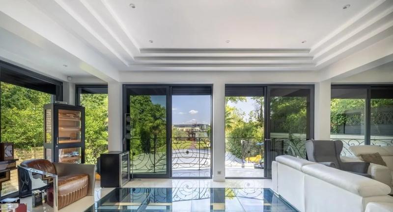 Maison - 340 m² - 5 pièces