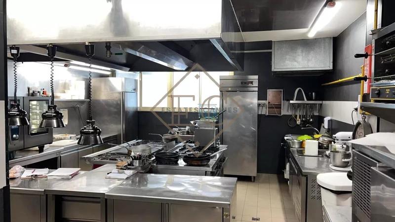 Local commercial - 72 m² - 4 pièces