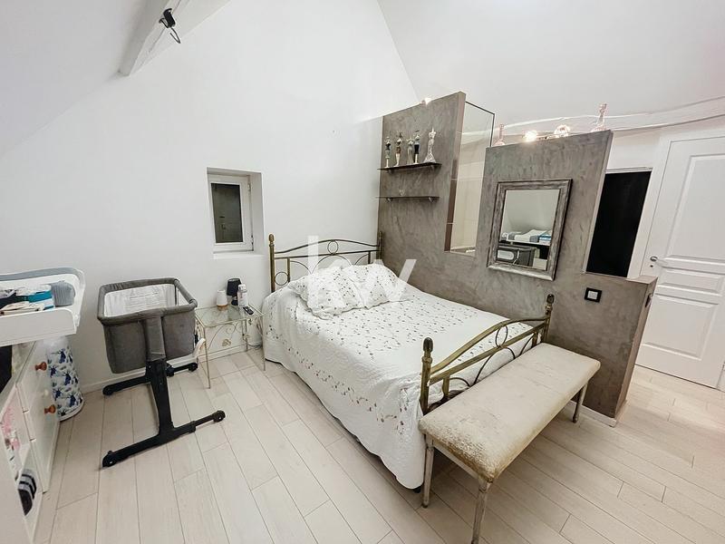 Maison - 274 m² - 10 pièces