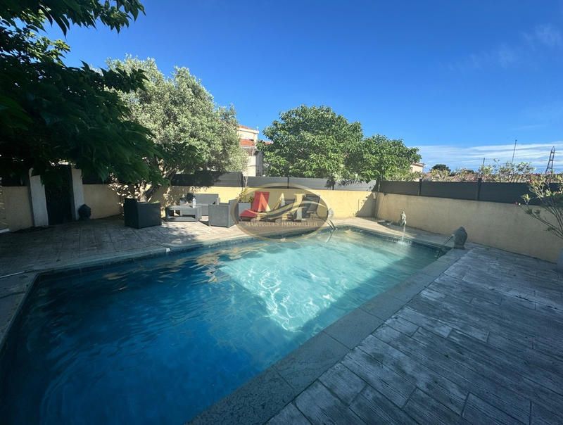 Maison - 99 m² - 5 pièces