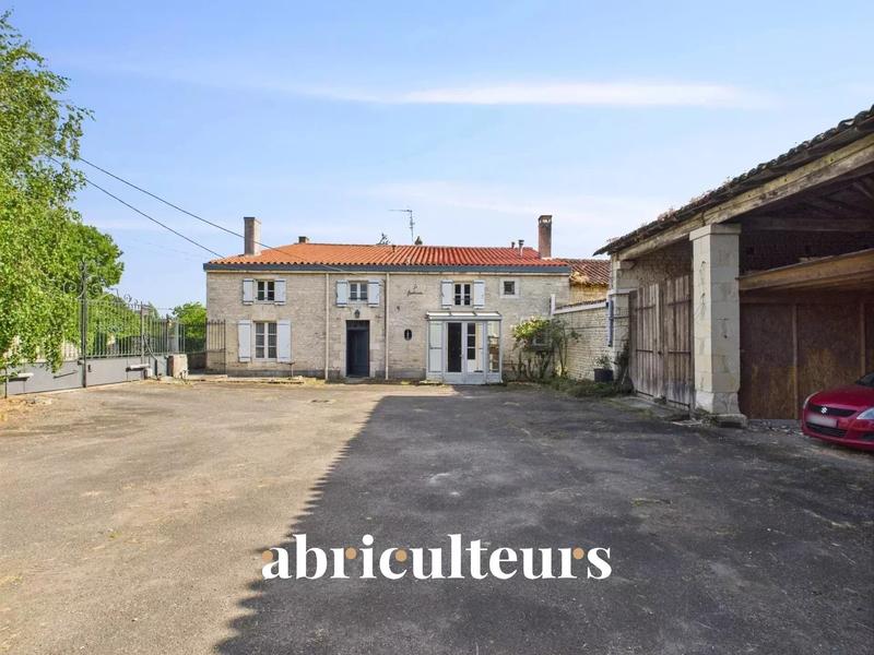 Maison - 258 m² - 12 pièces