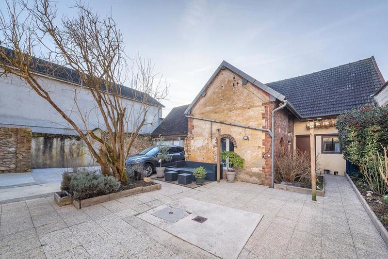 Maison - 215 m² - 10 pièces