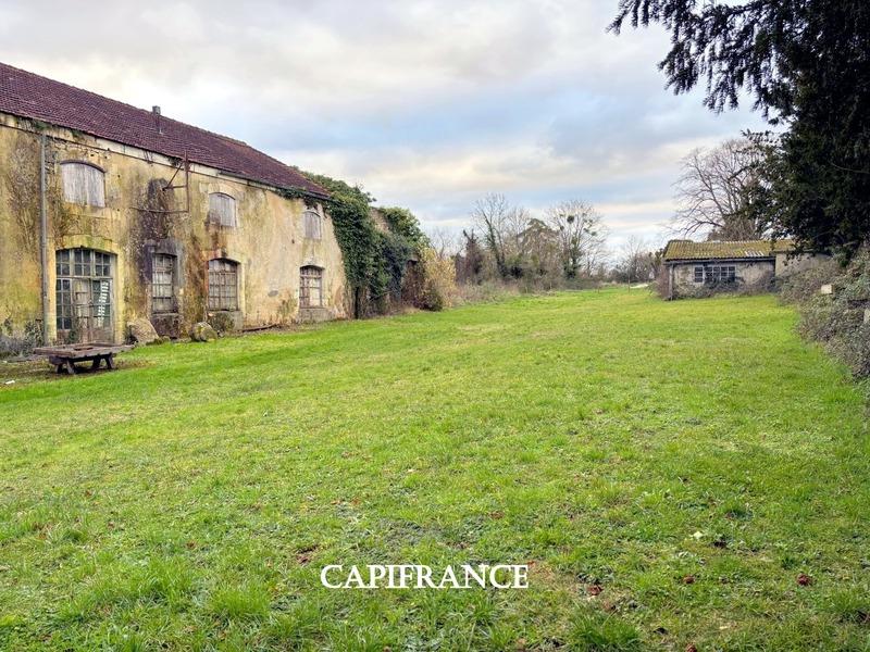 Maison - 864 m² - 1 pièce