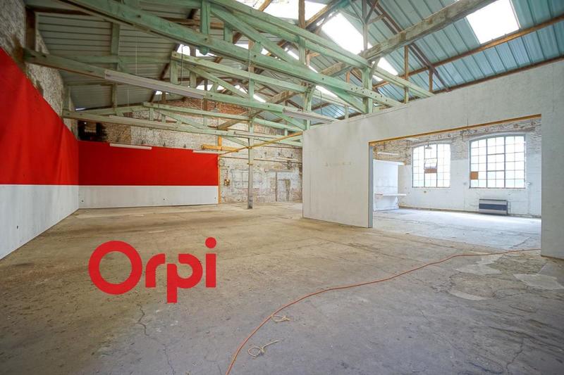 Entrepôt - 680 m²