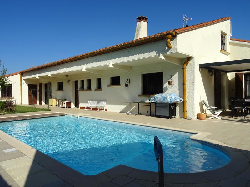 Propriété - 244 m² - 7 pièces