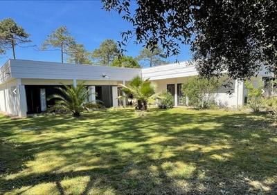 Maison - 265 m² - 9 pièces