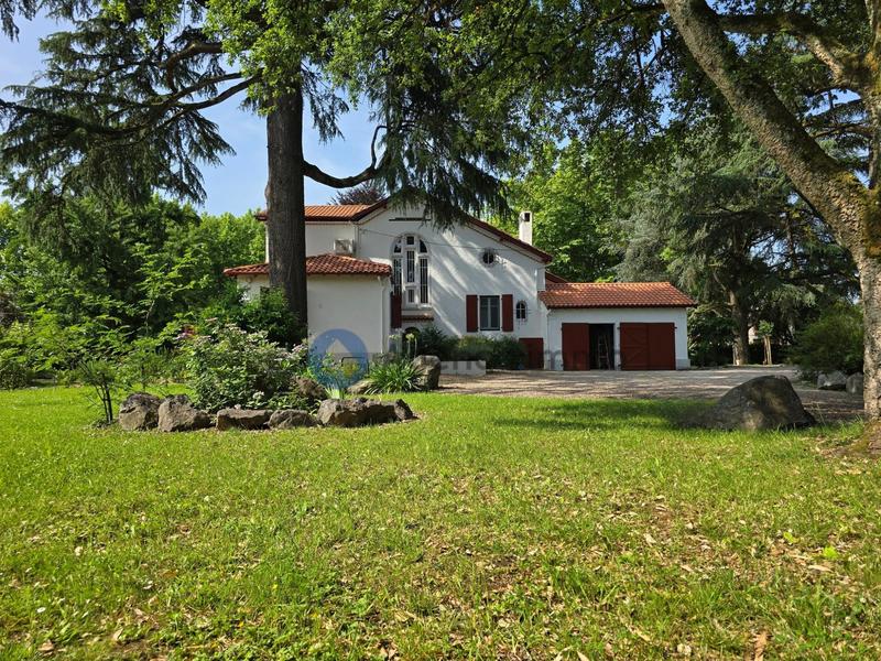 Maison - 207 m² - 6 pièces