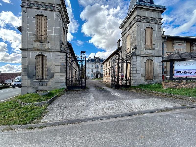 Château - 250 m² - 16 pièces