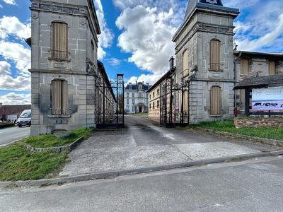 Château - 250 m² - 16 pièces