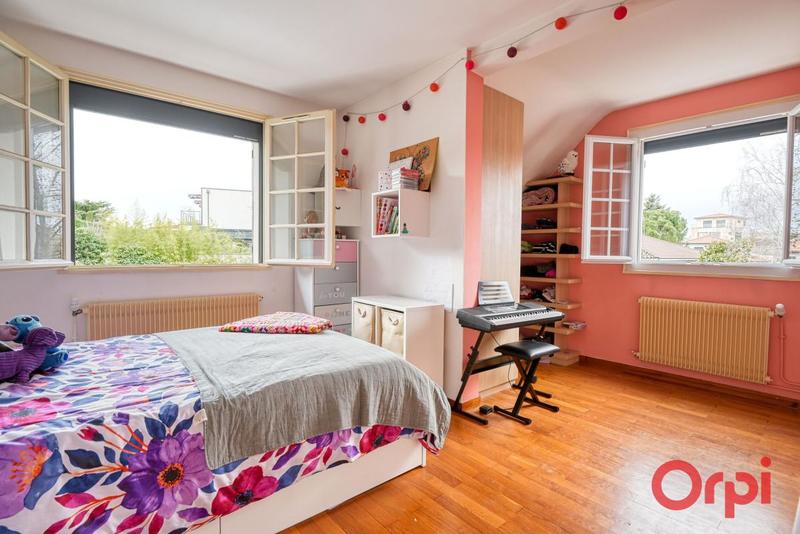 Maison - 185 m² - 8 pièces