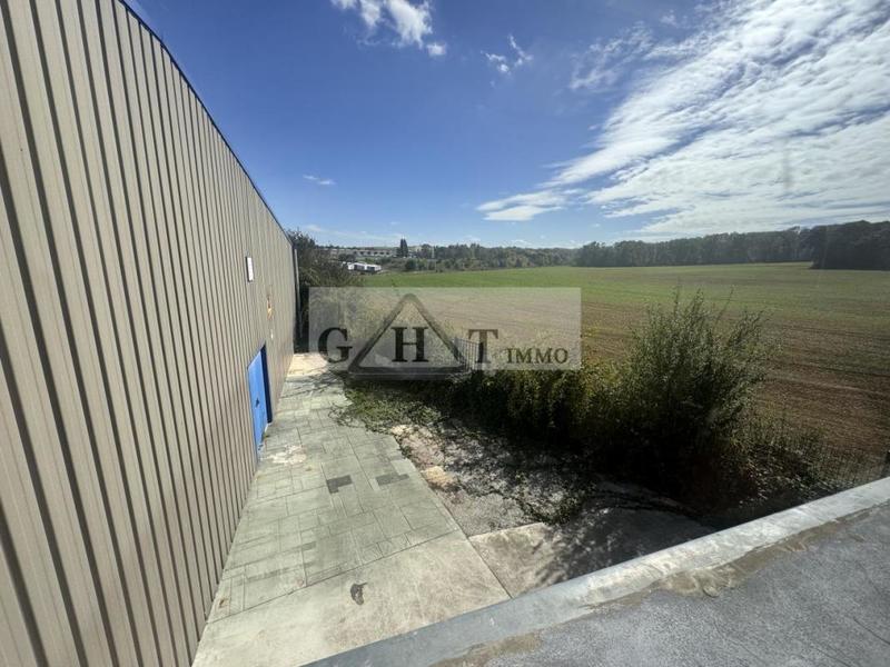 Entrepôt - 1 100 m²