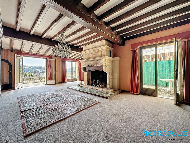 Maison - 180 m² - 5 pièces