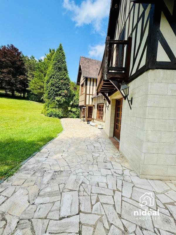 Maison - 373 m² - 16 pièces