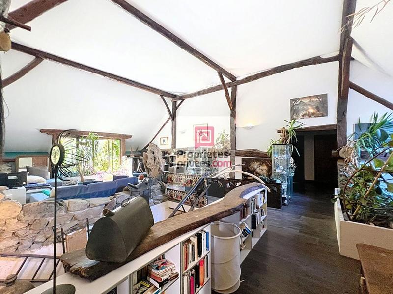 Maison - 553 m² - 15 pièces