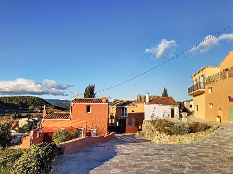 Maison - 400 m² - 12 pièces