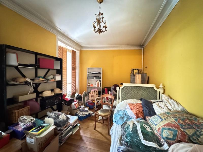 Maison - 270 m² - 11 pièces