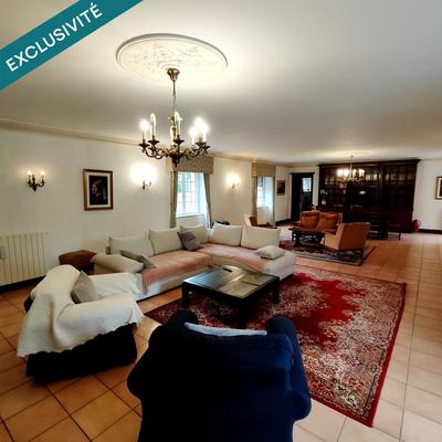 Propriété - 476 m² - 21 pièces