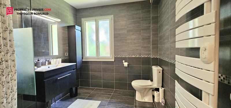 Maison - 250 m² - 8 pièces