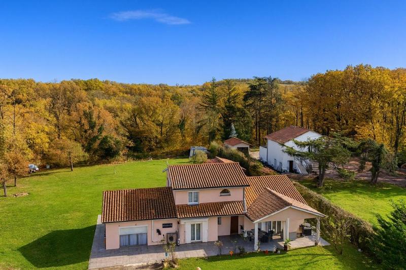 Maison - 210 m² - 8 pièces