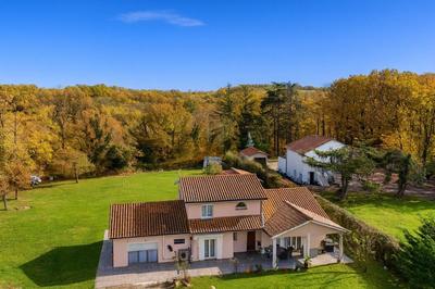 Maison - 210 m² - 8 pièces