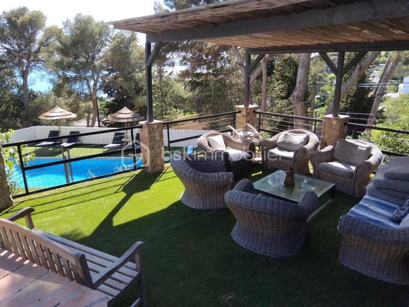 Propriété - 222 m² - 6 pièces