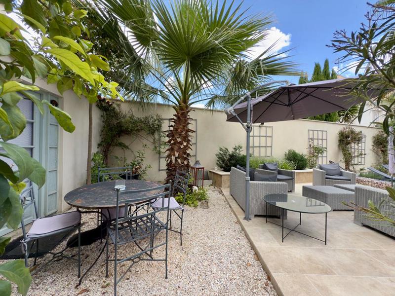 Maison - 400 m² - 12 pièces