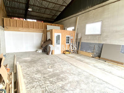 Local d'activités - 83 m²