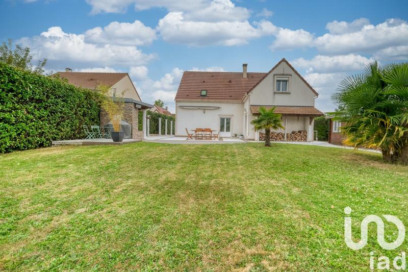 Maison - 218 m² - 8 pièces