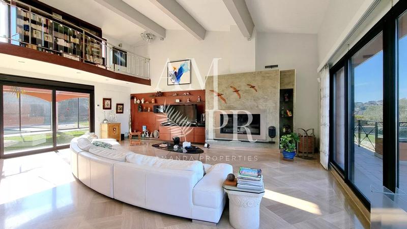 Villa - 389 m² - 10 pièces