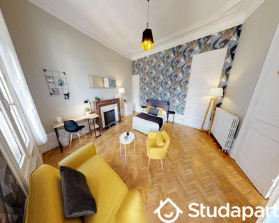 Chambre - 70 m² - 1 pièce