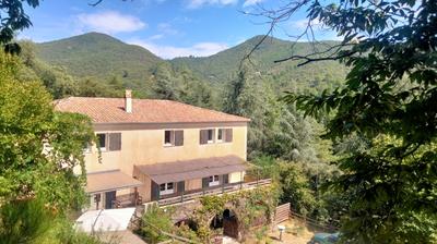 Maison - 394 m² - 16 pièces