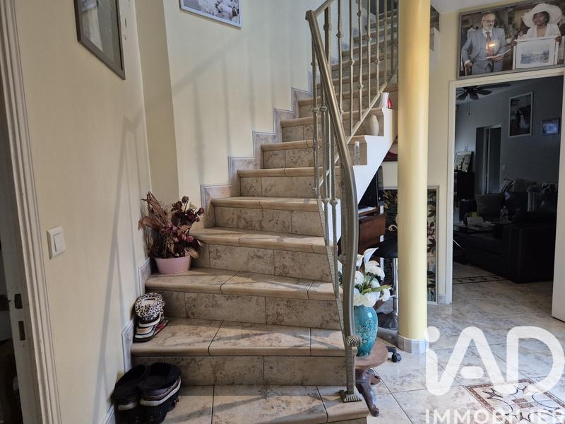 Maison - 140 m² - 8 pièces