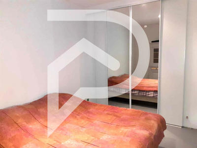 Maison - 240 m² - 9 pièces