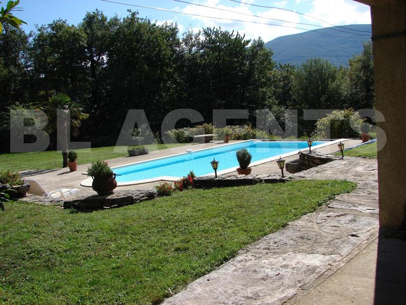 Propriété - 340 m² - 11 pièces