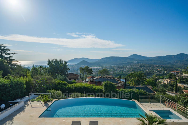 Maison - 201 m² - 9 pièces