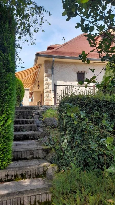 Maison - 262 m² - 10 pièces