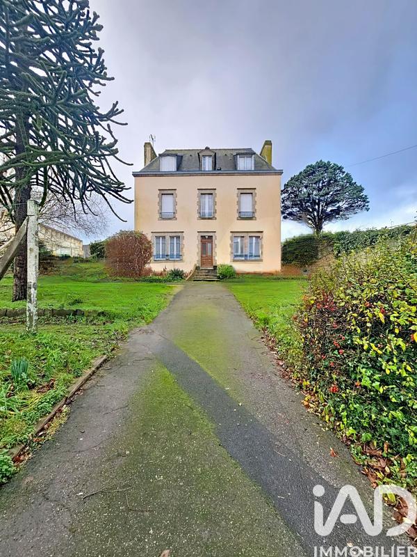 Maison - 240 m² - 11 pièces