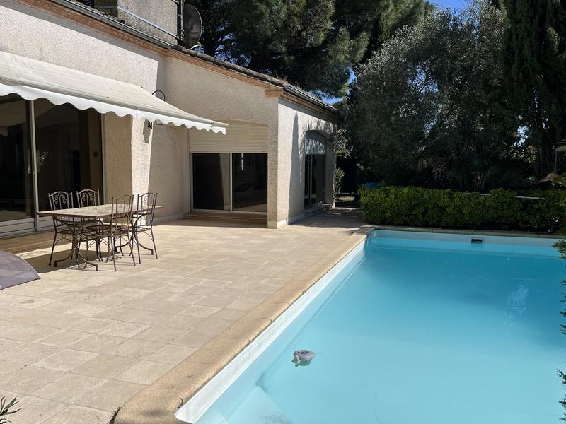 Maison traditionnelle - 300 m² - 7 pièces